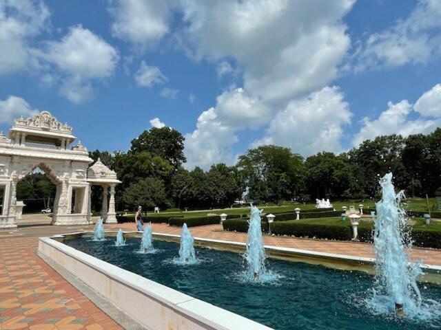 Schaumburg Paradise Oasis With A Secret Garden And Private Pool المظهر الخارجي الصورة