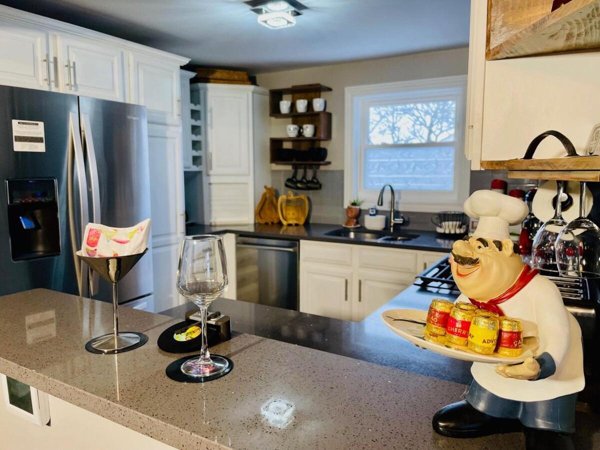 Schaumburg Paradise Oasis With A Secret Garden And Private Pool المظهر الخارجي الصورة