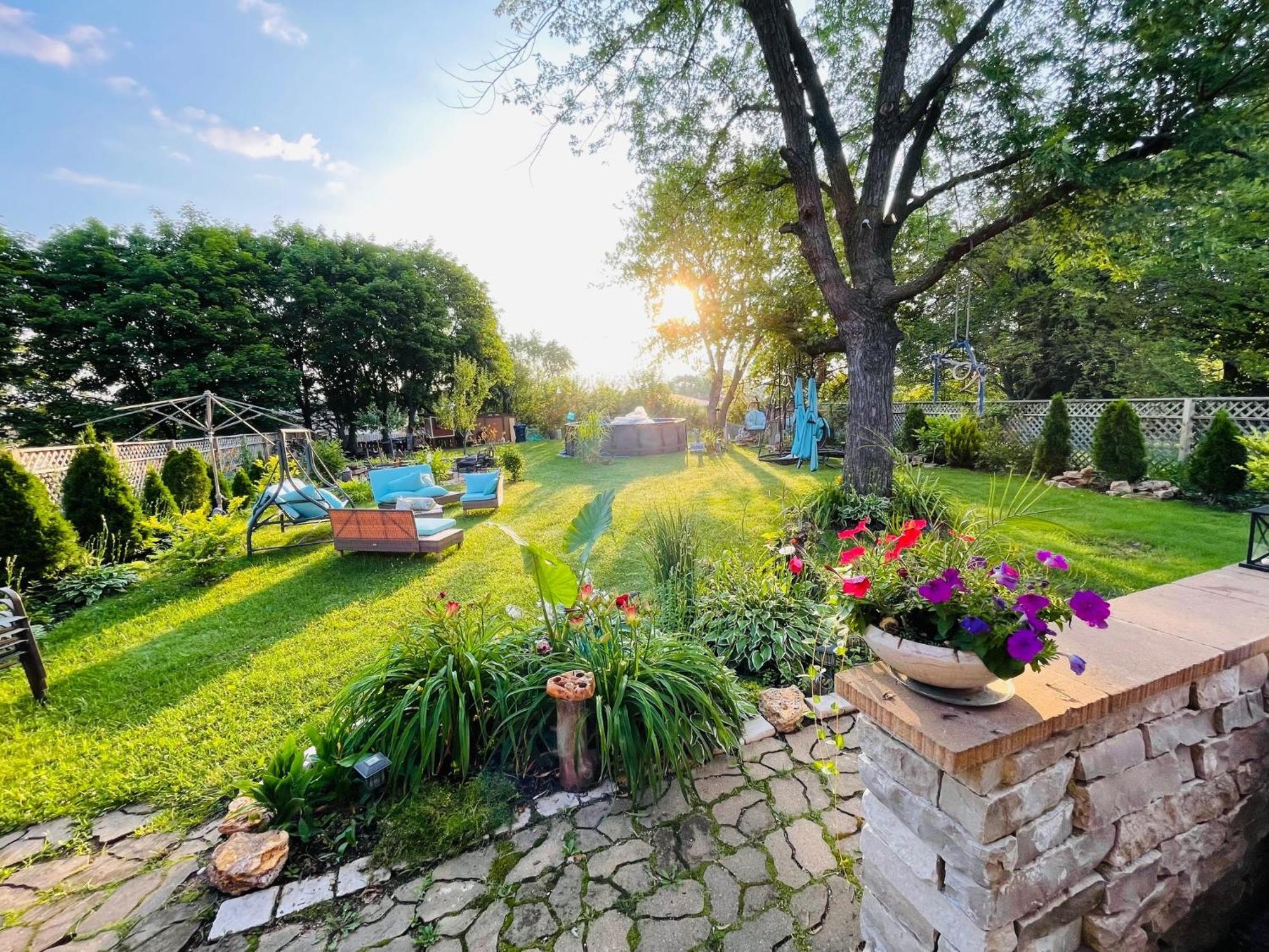 Schaumburg Paradise Oasis With A Secret Garden And Private Pool المظهر الخارجي الصورة